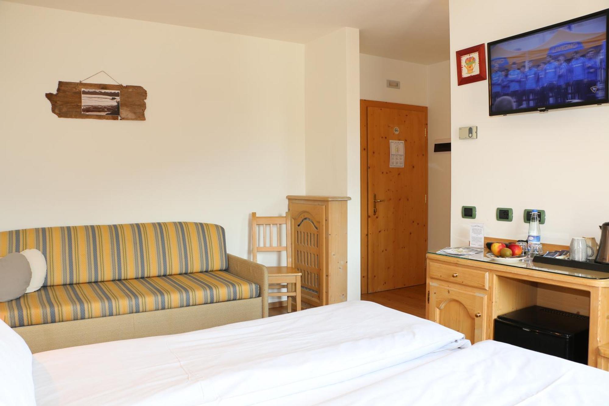 Hotel "La Suisse" Livigno Exterior photo