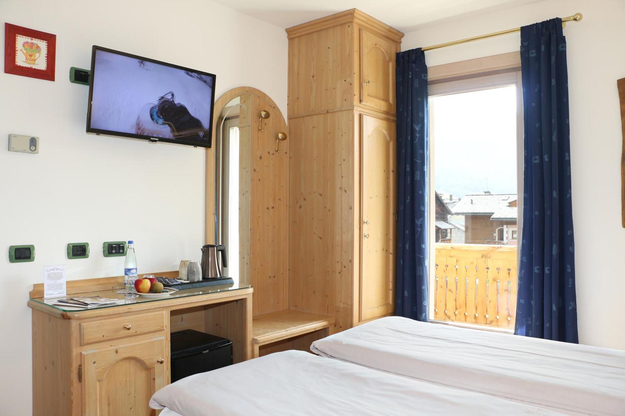 Hotel "La Suisse" Livigno Exterior photo