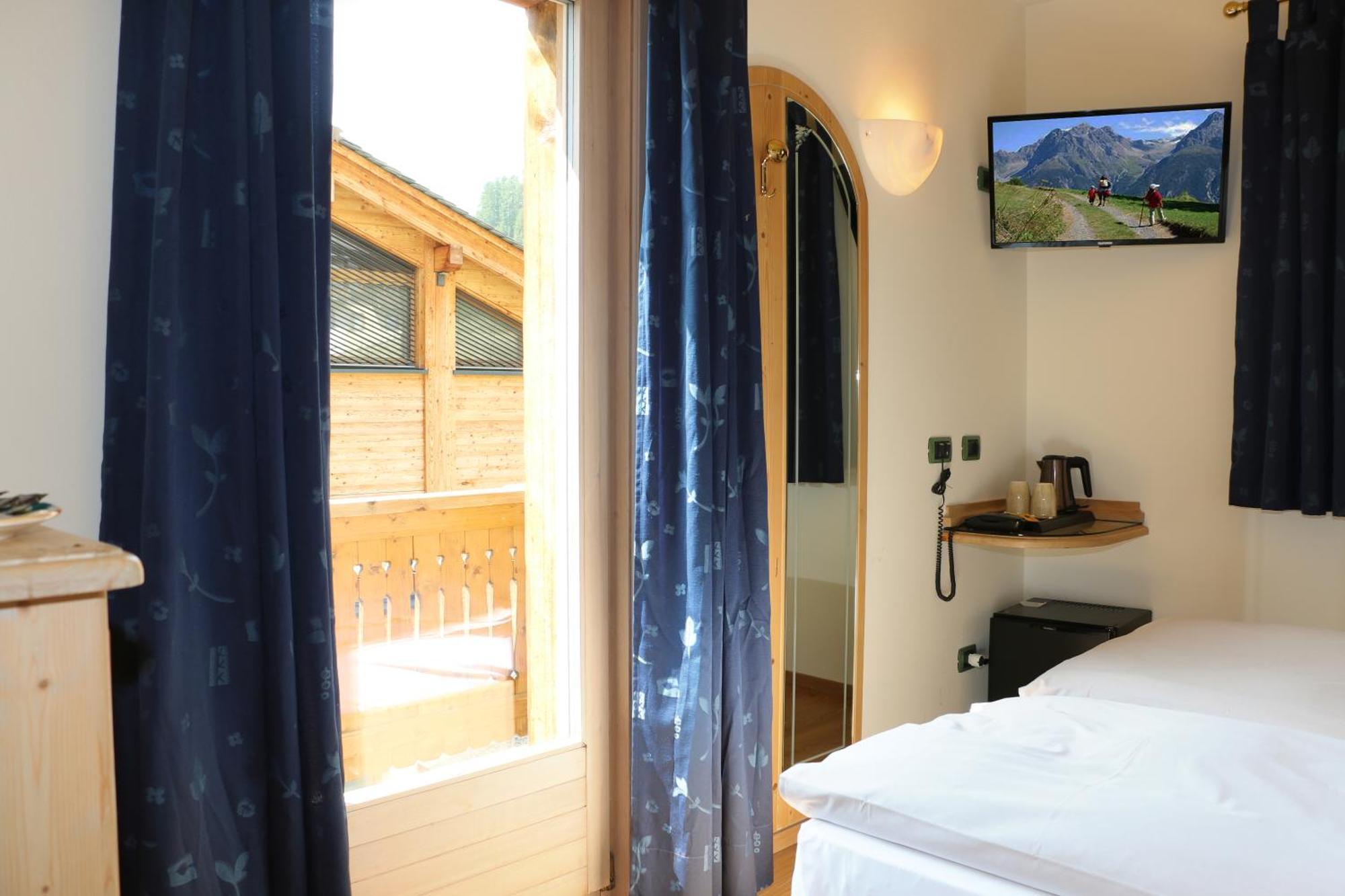 Hotel "La Suisse" Livigno Exterior photo